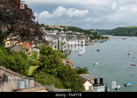 Blick über den Fluss Dart in Richtung Dartmouth und Britannia Royal Naval College Stockfoto