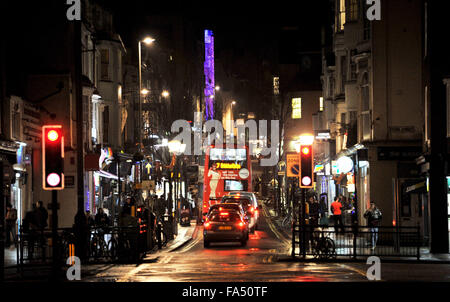 Blick von St. James Street Kemp Stadt Brighton aus der alten Steine im Stadtzentrum Stockfoto