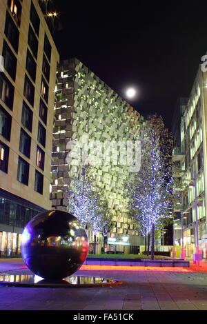 St. Pauls-Platz, darunter das Cheesegrater Parkplatz Gebäude, von Millennium Square, Sheffield Stadtzentrum, Yorkshire UK Stockfoto