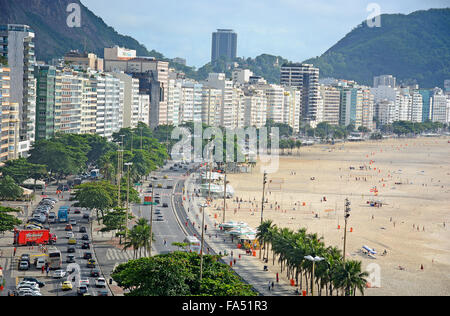 Verkehr auf Atlantica Avenue Copacabana Rio de Janeiro Brasilien Stockfoto