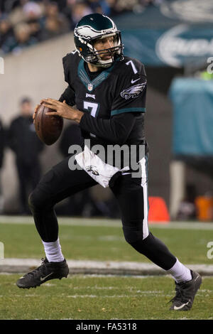 Philadelphia, Pennsylvania, USA. 20. Dezember 2015. Philadelphia Eagles-quarterback Sam Bradford (7) in Aktion während der NFL-Spiel zwischen den Arizona Cardinals und den Philadelphia Eagles am Lincoln Financial Field in Philadelphia, Pennsylvania. Die Arizona Cardinals gewann 40-17. Die Arizona Cardinals clinch NFC West Division. Christopher Szagola/CSM/Alamy Live-Nachrichten Stockfoto
