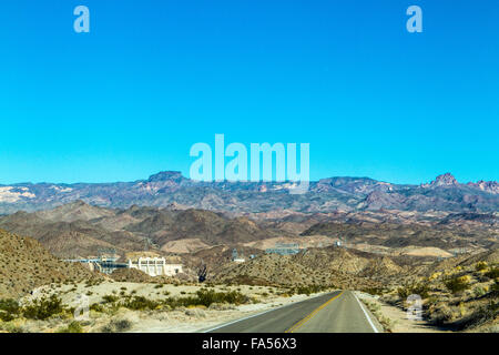 Der Weg zum Davis Dam in der Nähe von Laughlin Nevada Stockfoto