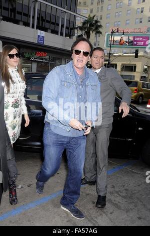 Los Angeles, CA, USA. 21. Dezember 2015. Quentin Tarantino bei der Induktion Zeremonie für Stern auf dem Hollywood Walk of Fame für Quentin Tarantino, Hollywood Boulevard, Los Angeles, CA 21. Dezember 2015. Bildnachweis: Michael Germana/Everett Collection/Alamy Live-Nachrichten Stockfoto
