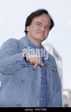 Los Angeles, CA, USA. 21. Dezember 2015. Quentin Tarantino bei der Induktion Zeremonie für Stern auf dem Hollywood Walk of Fame für Quentin Tarantino, Hollywood Boulevard, Los Angeles, CA 21. Dezember 2015. Bildnachweis: Michael Germana/Everett Collection/Alamy Live-Nachrichten Stockfoto