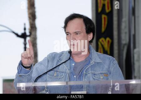 Los Angeles, CA, USA. 21. Dezember 2015. Quentin Tarantino bei der Induktion Zeremonie für Stern auf dem Hollywood Walk of Fame für Quentin Tarantino, Hollywood Boulevard, Los Angeles, CA 21. Dezember 2015. Bildnachweis: Michael Germana/Everett Collection/Alamy Live-Nachrichten Stockfoto