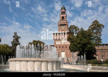 Brunnen vor Castello Sforzesco, Mailand, Lombardei, Italien Stockfoto