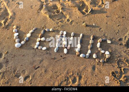 Venus-Inschrift ist gefüttert Steinen am Strand Stockfoto