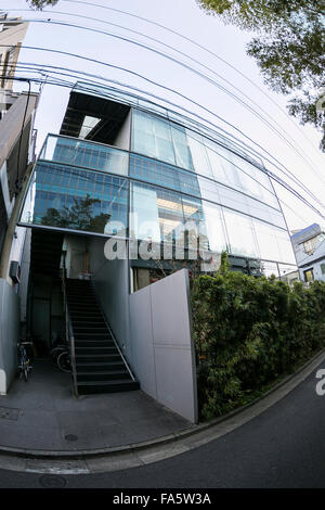 Tokio, Japan. 22. Dezember 2015. Einen Überblick über die Kengo Kuma & Associates aufbauend auf 22. Dezember 2015, Tokio, Japan. Nach einer Sitzung des Ministerkabinetts einschließlich Premierminister Shinzo Abe, wurde das neue Design für das Nationalstadion während einer Pressekonferenz am Dienstag angekündigt. Bau-Gebühr für das neue Design wird auf be153 Milliarden Yen ($ 1,26 Milliarden), 116,1 Milliarden Yen ($ 954,47 Millionen) billiger als Zaha Hadids geschätzt, was für hohen Kosten kritisiert wurde und im Juli abgesagt. Dies ist ein Kooperationsprojekt zwischen Kuma, Bauunternehmen Taisei Corp. und Azusa Sekke Stockfoto