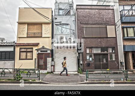 Japanische Häuser in Yanaka Nachbarschaft im alten Tokio Stockfoto