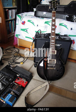 Epiphone Les Paul Gitarre und Black Star Wanne Verstärker Stockfoto