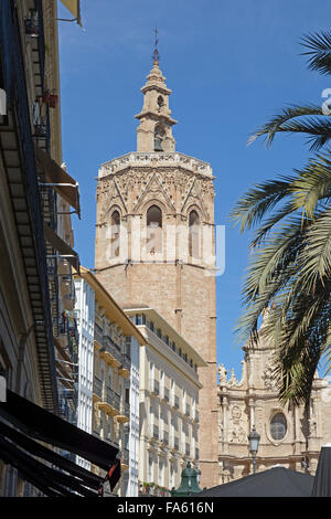 Achteckige Glockenturm der Kirche von Sankt Catalina oder Iglesia de Santa Catalina im Stadtzentrum von Valencia, Spanien Stockfoto