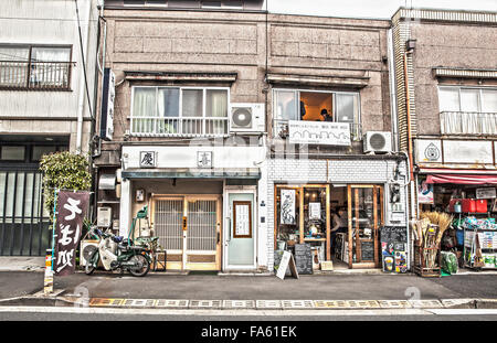 Japanische Häuser in Yanaka Nachbarschaft im alten Tokio Stockfoto