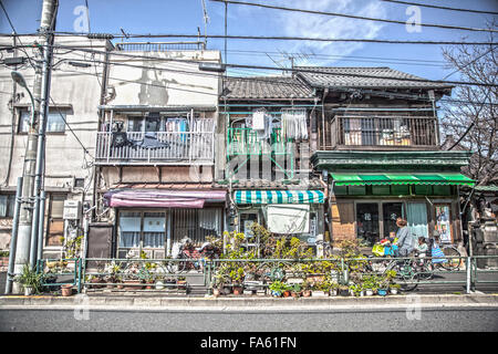 Japanische Häuser in Yanaka Nachbarschaft im alten Tokio Stockfoto