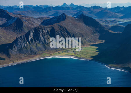 Luftaufnahme über Unstad Strand, Leknes, Lofoten Inseln, Norwegen Stockfoto