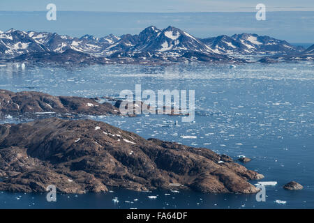 Spätsommer-Meer Eis an Mündung des Ammassalik Fjord, Tasiilaq, Grönland Stockfoto