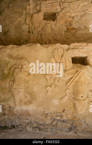 Figuren der Stuck Relief, Castillo de Kukulcan, Mayapan Maya-Ausgrabungsstätte, Yucatan, Mexiko Stockfoto