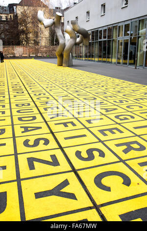 Gelbes Feld Buchstaben Berlinische Galerie Berlin Kennzeichnung für Glaslager Deutschland Stockfoto