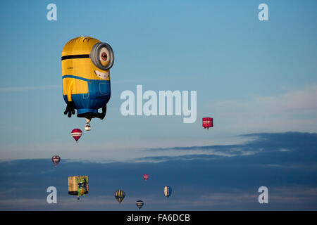 Minion (Stuart) und andere Heißluftballons an Bristol International Hot Air Balloon Fiesta 2015 Stockfoto