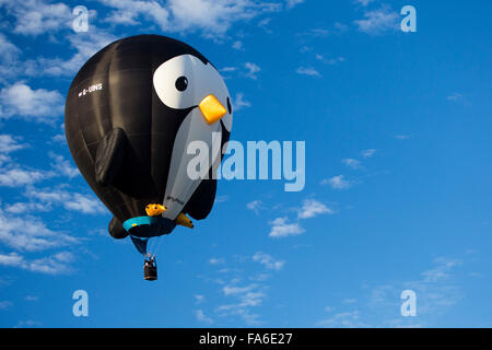 Pinguin-Heißluftballon auf dem Bristol International Hot Air Balloon Fiesta 2015 Stockfoto