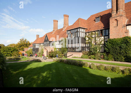 Das Labor an RHS Wisley in Surrey, mit dem Kanal vor Stockfoto