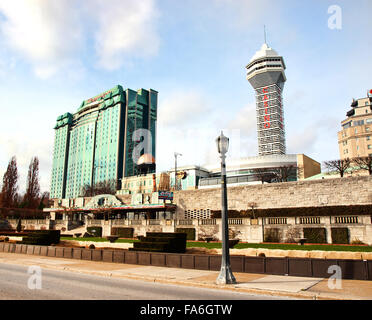 Niagara Falls; Ontario; Kanada; Dezember, 20,2015. Ansicht des Hotels und Kasinos von Niagara Boulevard in Niagara Falls City, Onta Stockfoto