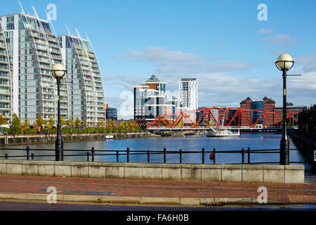 Salford Quays Mediacity Heimat für die BBC und ITV Studios in den North West Detroit Brücke NV Gebäuden Stockfoto