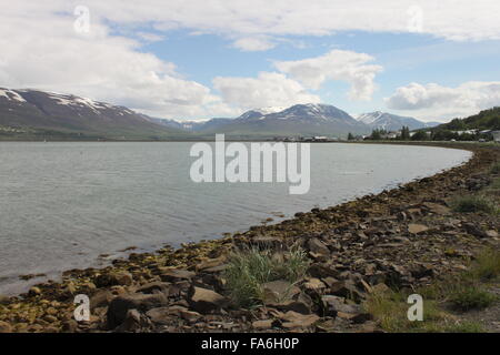 Blick auf den Fjord Ejjafjorour Akureyri Nordisland Europa Stockfoto