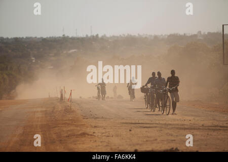 Namialo Rio Lurio Road im Norden Mosambiks erfährt Sanierung und Bau - SE Afrika. Stockfoto