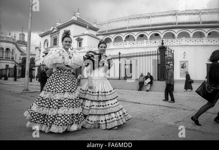 Straßenszenen aus die Feria de Abril, April Fair, die jährlich in Sevilla stattfindet. Stockfoto