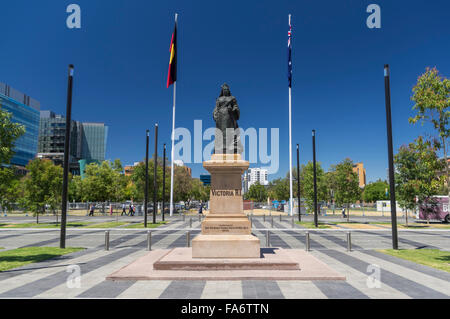 Statue der Königin Victoria auf der Plaza Victoria Square/Versöhnung in Adelaide, Südaustralien. Errichtete 1894. Stockfoto