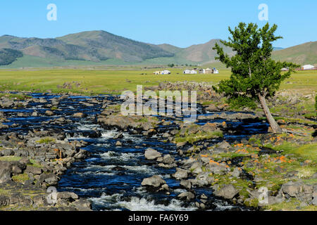 Ulaan Gol Flusses direkt vor seinem Zusammenfluss mit dem Orkhon Fluss direkt vor Tstugalan Wasserfall (Orkhon Wasserfall) Stockfoto