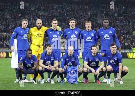 Kiew, UKRAINE - 19. März 2015: FC Everton Spieler Pose für ein Gruppenfoto vor der UEFA Europa League Spiel gegen den FC Dynamo Kyiv Stockfoto