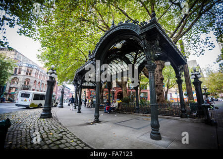 Eisen Pergola am Pioneer Square. Pioneer Square war Stadtzentrum wo Gründer im Jahre 1852 niedergelassen Stockfoto