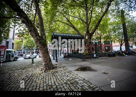 Eisen Pergola am Pioneer Square. Pioneer Square war Stadtzentrum wo Gründer im Jahre 1852 niedergelassen Stockfoto