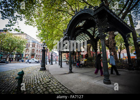 Eisen Pergola am Pioneer Square. Pioneer Square war Stadtzentrum wo Gründer im Jahre 1852 niedergelassen Stockfoto