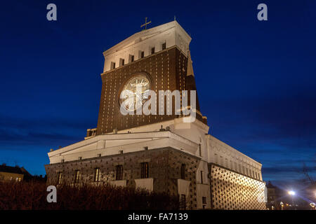 Kirche des Heiligsten Herzens unseres Herrn (1931) von Josip Plecnik am Namesti Jiriho z Podebrad Square, Vinohrady, Prag, Tschechische Republik Stockfoto