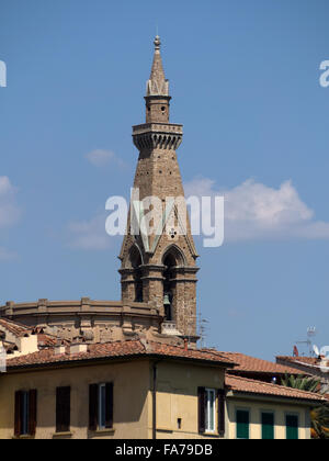 FLORENZ, ITALIEN - 4. AUGUST 2015: Außenansicht des Turms der Abteikirche Badìa Fiorentina Stockfoto