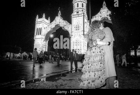 Straßenszenen aus die Feria de Abril, April Fair, die jährlich in Sevilla stattfindet. Stockfoto