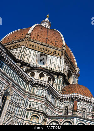 FLORENZ, ITALIEN - 06. AUGUST 2015: Außenansicht der Kathedrale Saint Mary of the Flowers (Cattedrale di Santa Maria del Fiore) Stockfoto