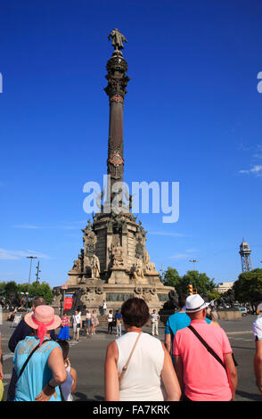 Touristen am Kolumbus-Denkmal, Barcelona, Spanien, Europa Stockfoto