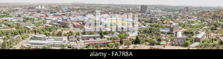 BLOEMFONTEIN, Südafrika, 21. Dezember 2015: Panorama von zentraler Geschäft Bezirk von Bloemfontein vom Naval Hill gesehen Stockfoto