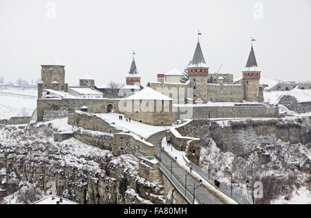 Mittelalterliche Festung Kamyanets-Podilsky im Winter, Ukraine Stockfoto