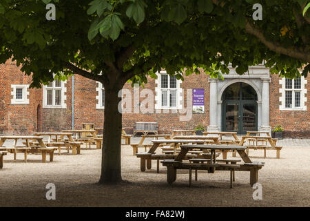 Außerhalb der Stallungen Teestube Osterley Park und Haus, Middlesex. Stockfoto