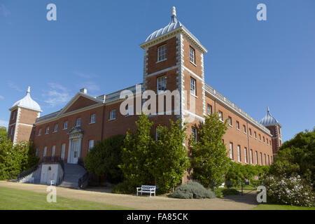 Schritte an der Westfront in Osterley, Isleworth, Middlesex. Das Haus war ursprünglich elisabethanischen und im Jahre 1760-80 von Robert Adam umgebaut. Stockfoto