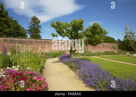 Ein Garten im Frühling bei der Quarry Bank, Cheshire. Steinbruch-Bank ist eine funktionierende Mühle gebaut im Jahre 1784. Stockfoto