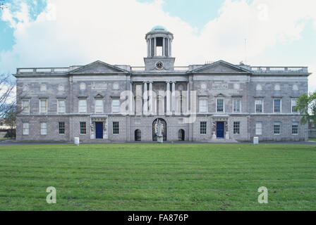 Irland, Dublin, die imposante Fassade des Königs Gasthöfe am Constitution Hill. Stockfoto