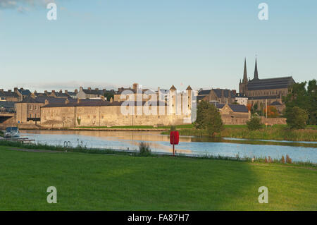 Nordirland, Grafschaft Fermanagh, Enniskillen, Enniskillen Castle und River Erne Stockfoto