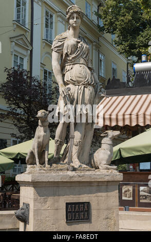 Statue der Diana in Lemberg (Brunnen auf dem Rynok Platz) Stockfoto