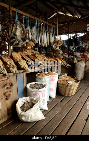 Getrocknete Fische in Semporna Fisch Markt Malaysia Borneo Stockfoto