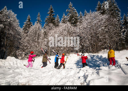 Klassenzimmer für Skifahren am Feldberg Deutschland lernen Kinder Stockfoto